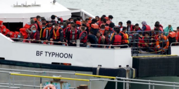 Mbi 41 000 migrantë kaluan La Manshin në 2025