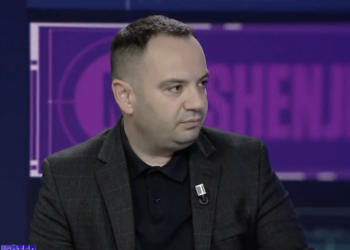 “AKSHI, asgjë para tij”, gazetari paralajmëron mega-skandalin me pronat pas digjitalizimit të Kadastrës