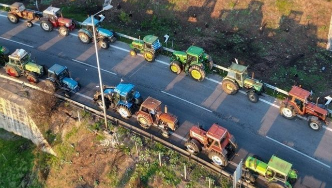 Fermerët  grekë vazhdojnë me bllokimet e rrugëve, nxënësit e shkollave bojkotojnë mësimin në përkrahje të tyre