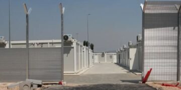 Shqipëria do të ngrejë 20 “baza” për pritjen e emigrantëve nga Azia