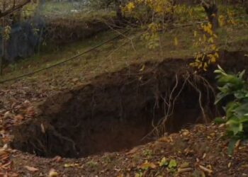 FOTOT/ Frikë mes banorëve, gropa karstike në Belsh po zgjerohet dhe thellohet