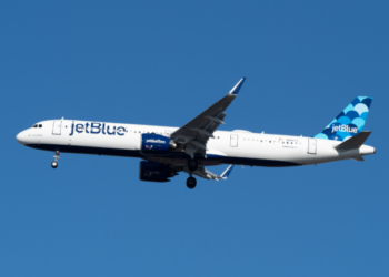 Incidenti në ajër, JetBlue shmang për pak përplasjen me avion ushtarak amerikan