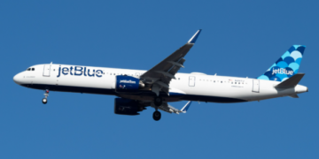 Incidenti në ajër, JetBlue shmang për pak përplasjen me avion ushtarak amerikan