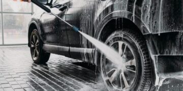 Bashkia Tiranë lëshon dorën, 200 mijë euro tender për të larë makinat. Kompania e lidhur me djalin e ish-deputetit të PS