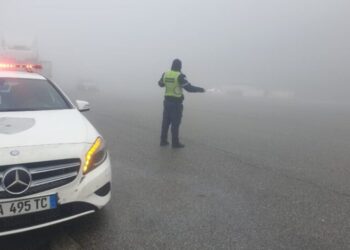 Mjegulla e dendur pushton Rrugën e Kombit, apel për kujdes të shtuar nga drejtuesit