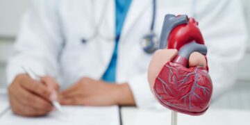 Sa “vjeç” është zemra juaj? Si matet mosha biologjike e saj dhe si vlerësohet rreziku kardiak