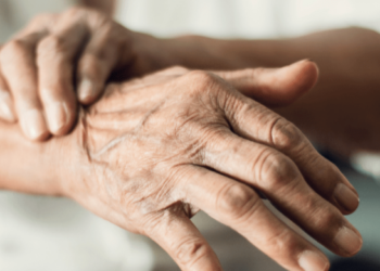 Parkinson, sëmundja që vjen nga uji? Zbulimet e reja ngrenë alarmin