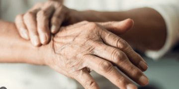 Parkinson, sëmundja që vjen nga uji? Zbulimet e reja ngrenë alarmin