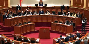 Buxheti dhe paketa fiskale në Kuvend, 8.9 miliardë euro për 2026, në fokus rivlerësimi dhe paqja fiskale