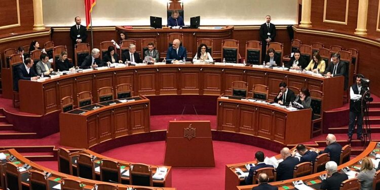 Buxheti dhe paketa fiskale në Kuvend, 8.9 miliardë euro për 2026, në fokus rivlerësimi dhe paqja fiskale