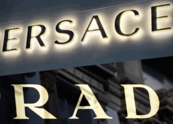 Marrëveshja historike, “Prada” blen rivalin “Versace”