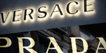 Marrëveshja historike, “Prada” blen rivalin “Versace”