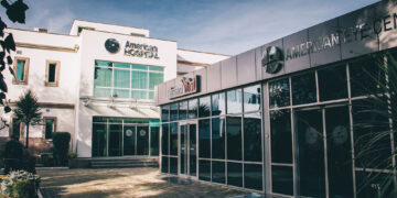 Spitali Amerikan mbylli vitin 2024 me fitim, konsolidon pozicionin si operatori më i madh privat në shëndetësi