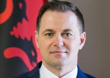 Lirohet nga detyra drejtori i përgjithshëm i Doganave Gent Gazheli, kush e zëvendëson