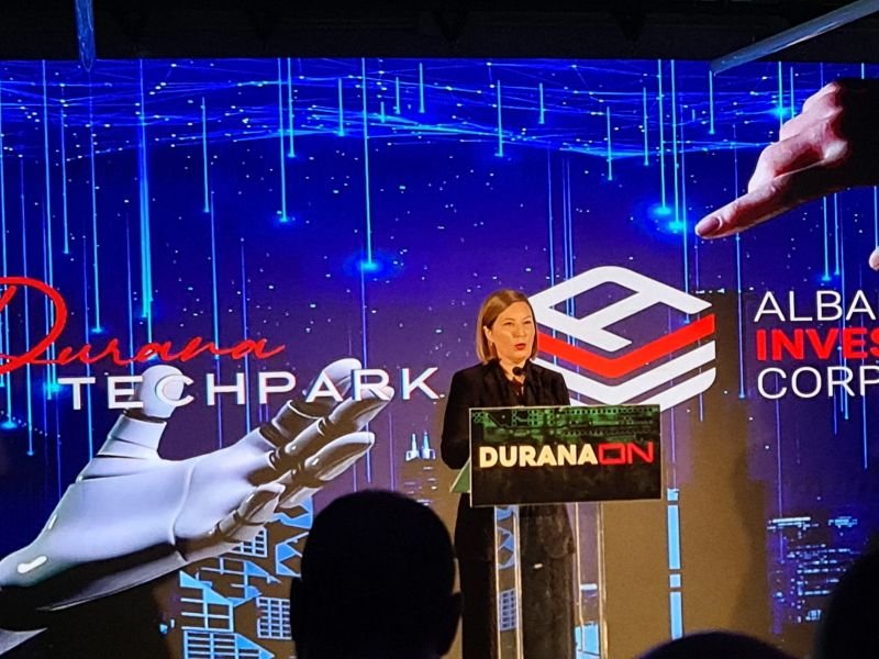 Elira Kokona duke prezantuar projektin Durana 