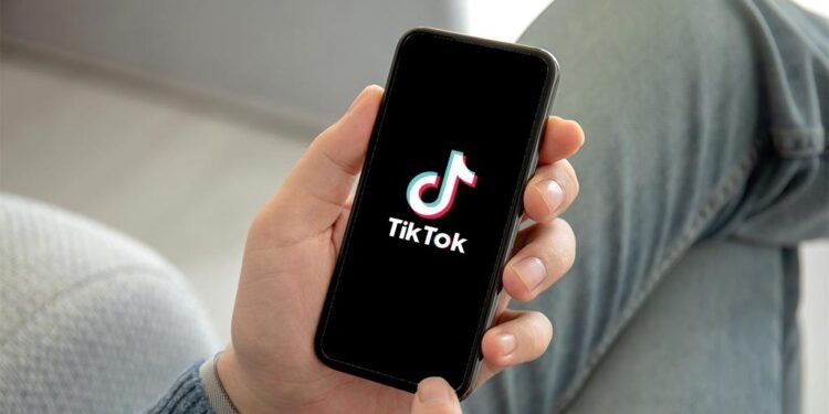 Pesë familje padisin TikTok-un pas vdekjes së fëmijëve nga sfidat e rrezikshme