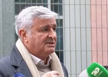 Tha që do kthehej të përballej me drejtësinë/ Avokati Maks Haxhia: Ergys Agasi vetëm nëse është i çmendur të vijë