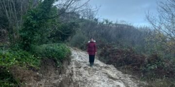 Përmbytjet në Durrës, deputetja: Duhet ndërhyrje urgjente për lirimin e rrugëve