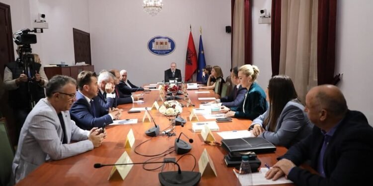 Deri në 5 vjet burg kush godet një gazetar në detyrë! Ndryshon Kodi Penal