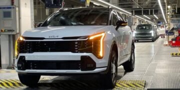 Si u bë Sllovakia prodhuesi numër një i makinave në botë: Brenda fabrikës që prodhon një makinë çdo minutë