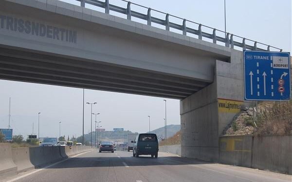 PUNIMET/ Bllokohet për dy ditë mbikalimi i Rinasit, ARRSH: Rrugët alternative