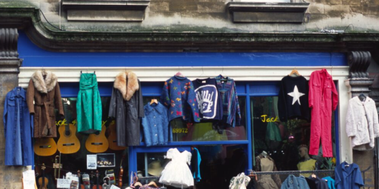 Veshjet e përdorura dalin nga moda, bien importet