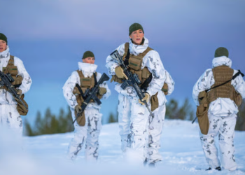 Gjeneralët e Evropës po i paralajmërojnë njerëzit të përgatiten për luftë