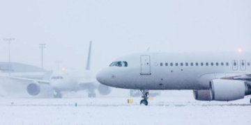 Europa në kaos, stuhitë e borës paralizojnë fluturimet në disa vende