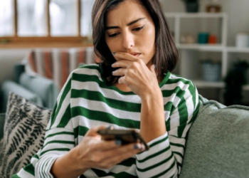 Google pranon problemet dhe heq disa përmbledhje të AI për shëndetin