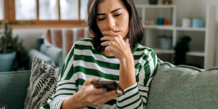 Google pranon problemet dhe heq disa përmbledhje të AI për shëndetin