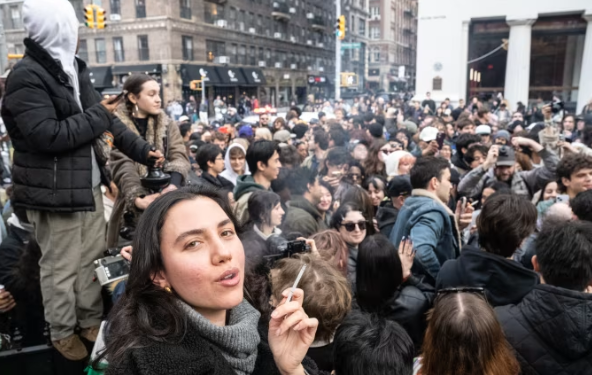 Pse të rinjtë po lënë “vape” dhe po i kthehen cigareve tradicionale