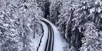Kolonja “magjike” nën bardhësinë e borës