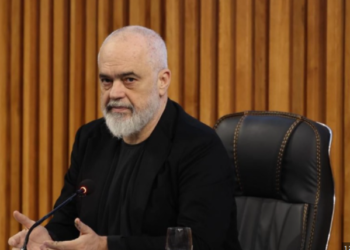 “Studentët e Tiranës do strehohen në Durrës”, Rama: Lehtësohen nga qiratë larta të kryeqytetit, i ndihmon edhe treni