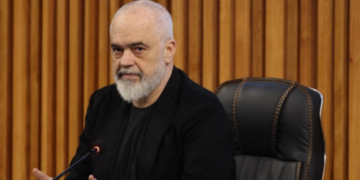 “Studentët e Tiranës do strehohen në Durrës”, Rama: Lehtësohen nga qiratë larta të kryeqytetit, i ndihmon edhe treni