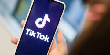 Probleme teknike dhe largim masiv përdoruesish, Tik Tok në vështirësi