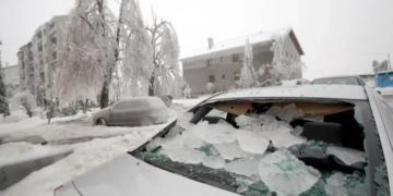 Moti ekstrem mbërthen kontinentin, vazhdojnë anulimet e fluturimeve në Europë