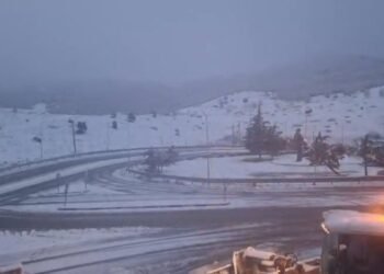 Pas shiut vjen dëbora, nisin reshjet në disa zona të vendit