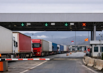 Kamionët do bllokojnë kufijtë e Ballkanit Perëndimor të hënën, preket edhe Shqipëria
