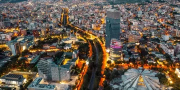 Sa duhet ta keni rrogën për të blerë një apartament në Shqipëri