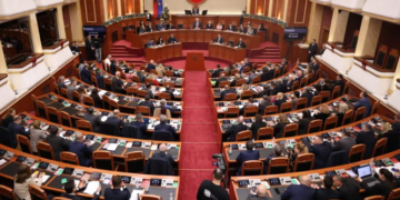 Kuvendi miraton me 110 vota aderimin e Shqipërisë në Bordin e Paqes