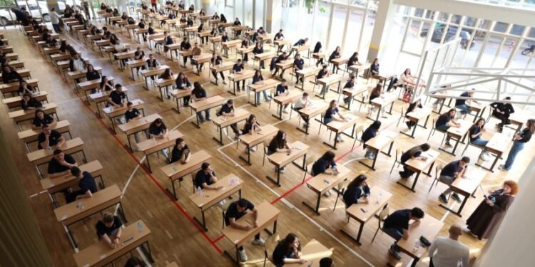 Njoftimi i rëndësishëm për maturantët: Kur nis aplikimi i formularit A1 dhe A1Z