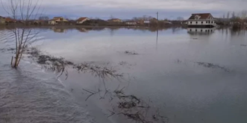 Fundjavë me reshje e shtrëngata, zonat më problematike
