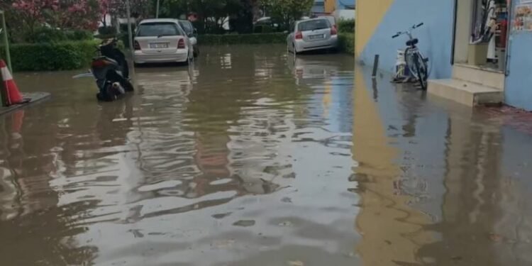 Orë kritike! Disa zona rrezikojnë përmbytje, reshje intensive deri të mërkurën