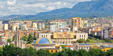 “Daily Express” rekomandon Tiranën: Disa arsye pse duhet ta vizitoni në 2026-n