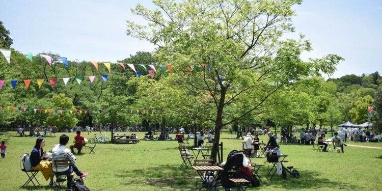 Lajm i mirë? Trendi i fundit, të rinjtë po largohen nga rrjetet sociale