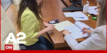 Shqipërisë dixhitale i del boja/ Rikthehen defterët në administratë, zyrat e shtetit pa internet