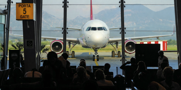 Një “qytet” i tërë fluturoi çdo ditë nga dhe drejt Rinasit, transporti ajror shënoi rekord historik në 2025