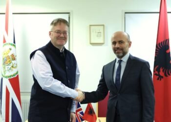 Ambasada Britanike: Jemi krenarë për partneritetin me Spitalin Amerikan, i cili mbështet me bursa studentët shqiptarë në Angli