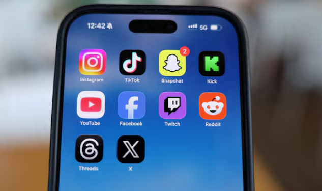 Greqia planifikon ndalimin e mediave sociale për fëmijët nën 15 vjeç