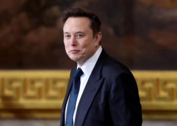 Elon Musk bëhet personi i parë me pasuri prej 800 miliardë dollarësh